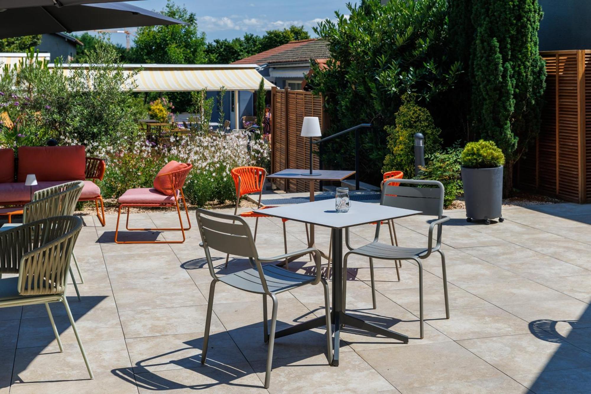 The Originals Boutique, Hotel Le Pariou, Issoire Exteriör bild