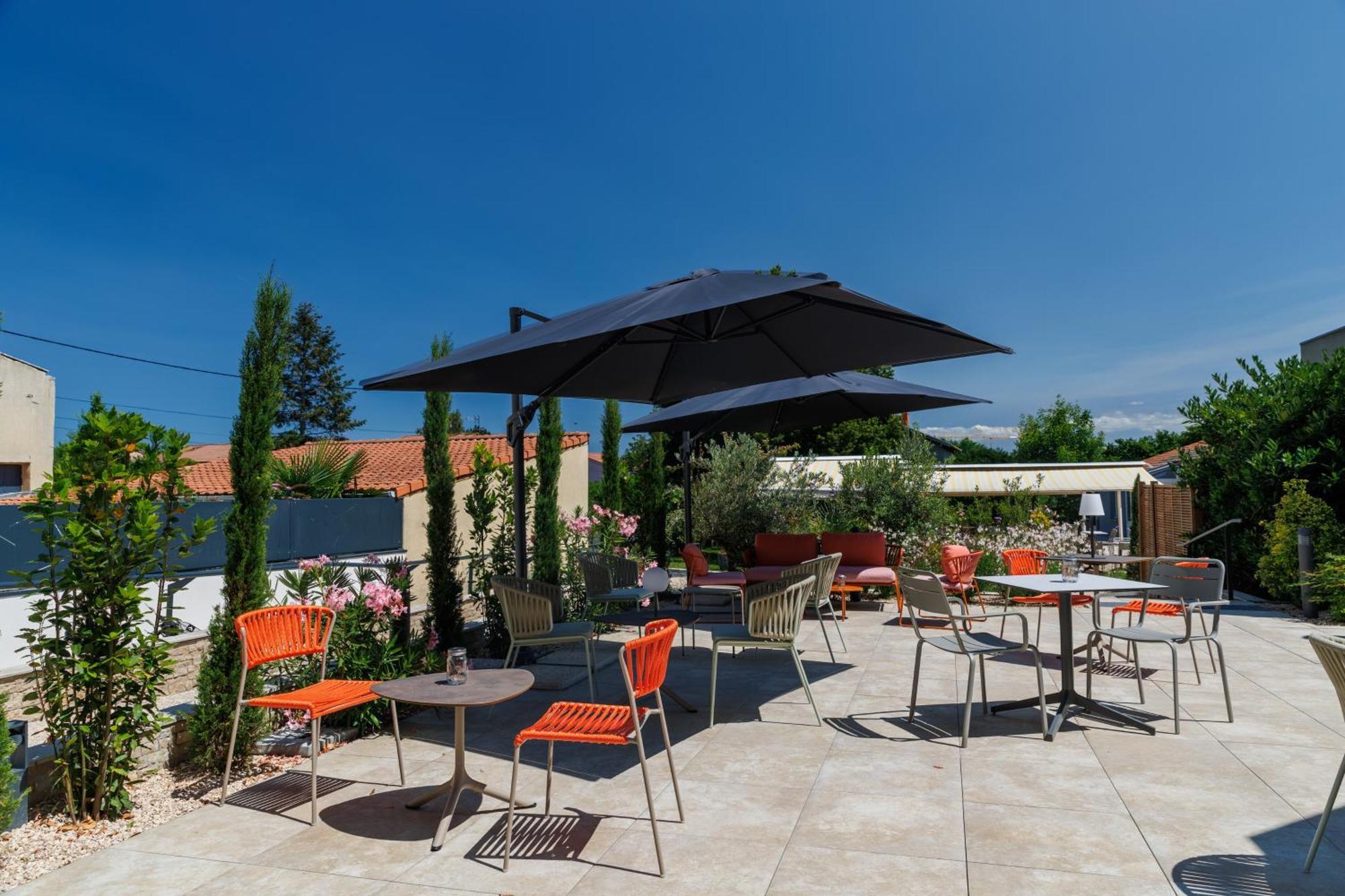 The Originals Boutique, Hotel Le Pariou, Issoire Exteriör bild
